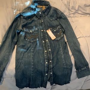 Size L Women’s Wrangler Button Down Denim! NEW WITH TAGS!